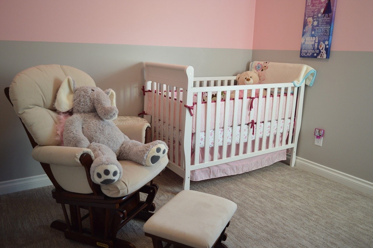 5 Best Cribs For Short Moms (Or Dads) In 2024