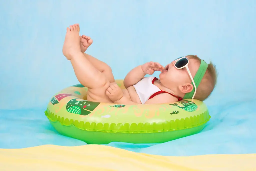 Swimming baby pictorial